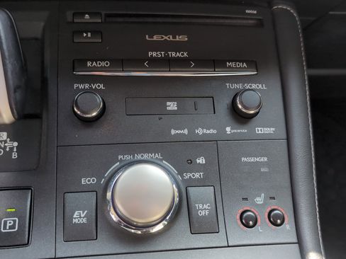 Used 2015 Lexus CT 200h w/ Navigation Package FWD image 34