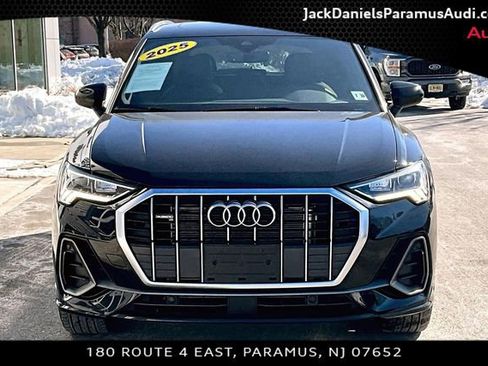 Used 2025 Audi Q3 2.0T Premium w/ Convenience Package image 3
