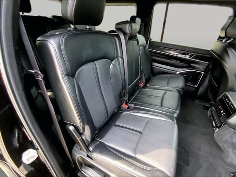 Used 2024 Jeep Wagoneer Series II w/ Flexible Seating Group AWD/4WD image 19