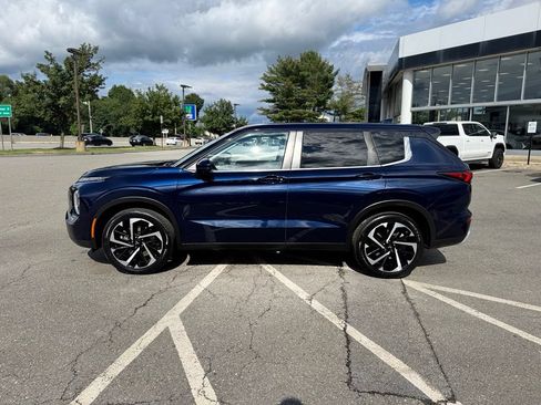 Used 2023 Mitsubishi Outlander SE AWD/4WD image 2