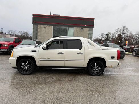 Used 2007 Cadillac Escalade EXT w/ Climate Package image 2