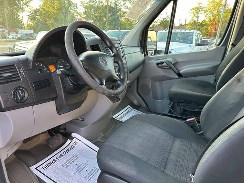 Used 2018 Mercedes-Benz Sprinter 2500 image 11