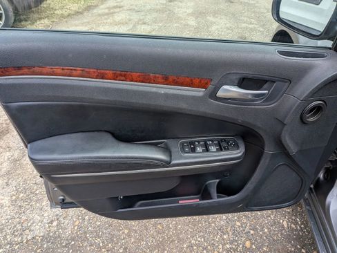 Used 2012 Chrysler 300 Limited RWD image 19