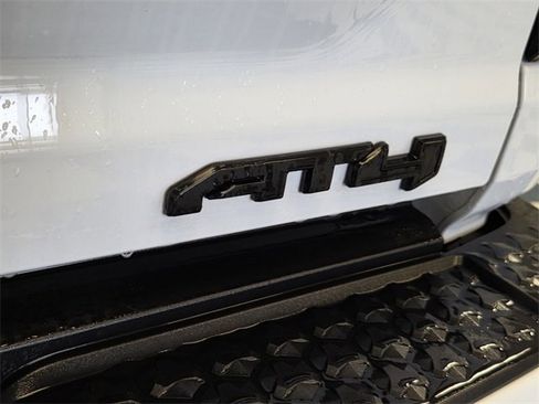 Used 2025 GMC Canyon AT4 w/ AT4 Premium Package image 7