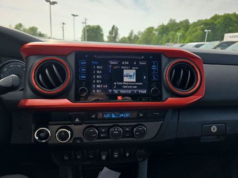 Used 2019 Toyota Tacoma TRD Sport AWD/4WD image 32