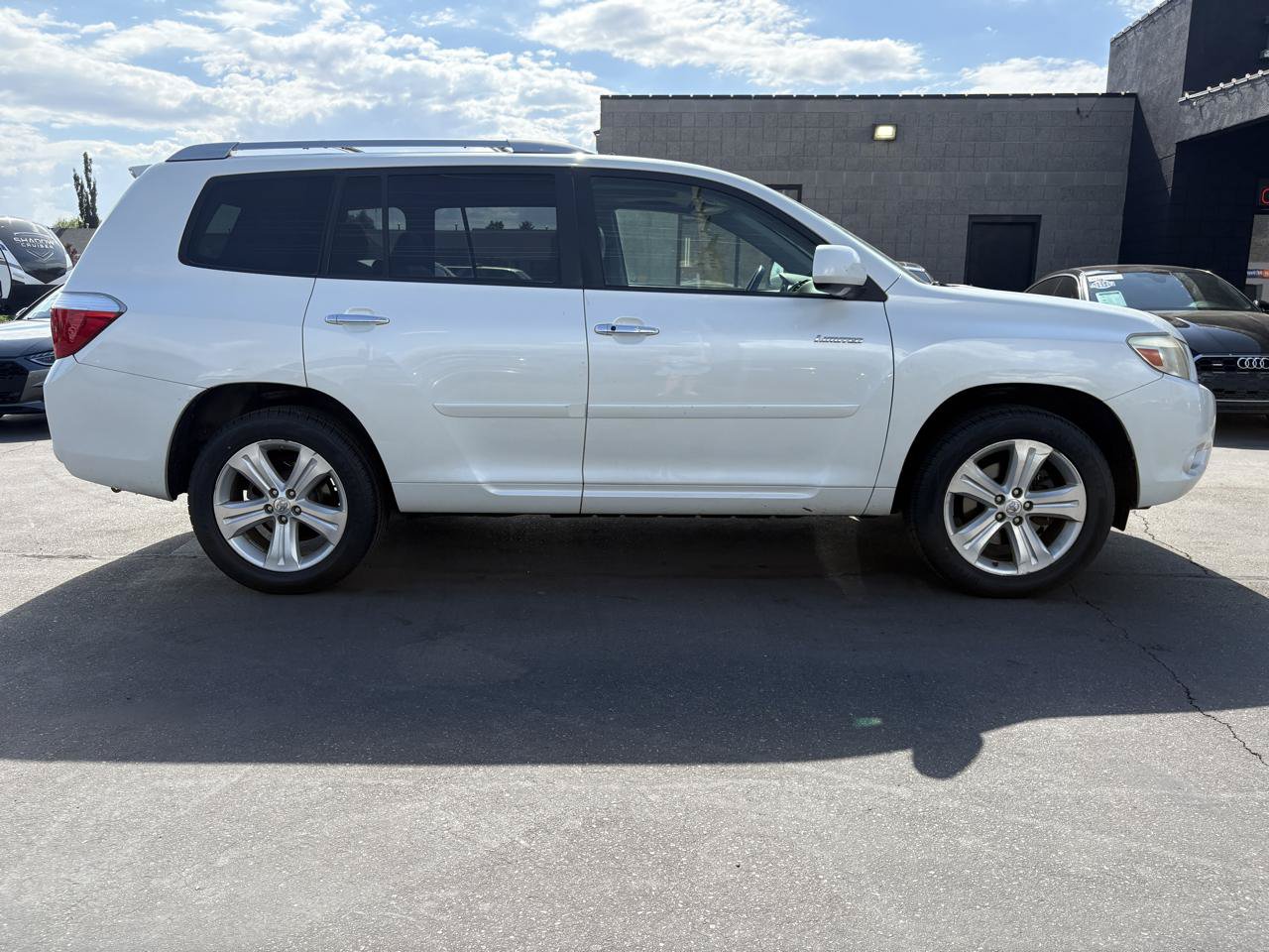Used 2009 Toyota Highlander Limited w/ Extra Value Pkg 8 AWD/4WD image 4
