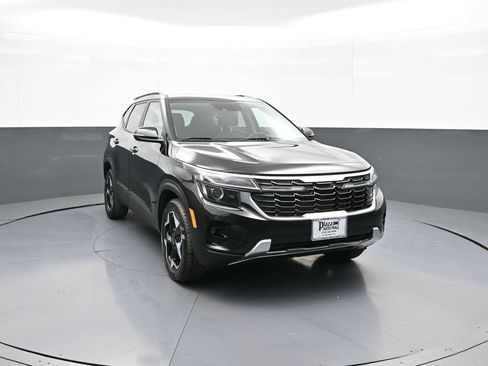 Certified 2025 Kia Seltos S AWD/4WD image 3