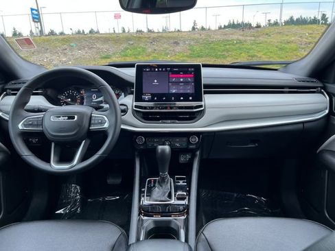 Used 2024 Jeep Compass Limited image 15