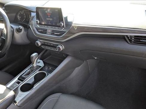 Used 2024 Nissan Altima 2.5 SV image 25