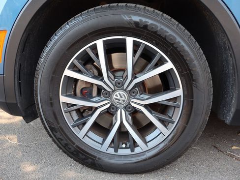 Used 2018 Volkswagen Tiguan SE AWD/4WD image 42
