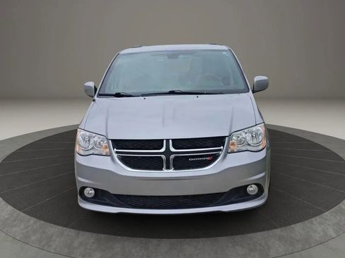 Used 2018 Dodge Grand Caravan SXT FWD image 3