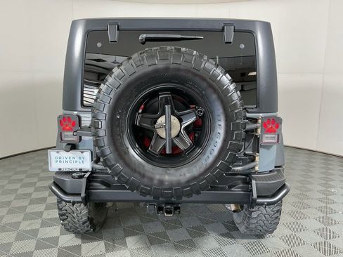 Used 2015 Jeep Wrangler Rubicon w/ Power Convenience Group image 5