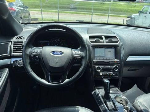 Used 2017 Ford Explorer XLT w/ Equipment Group 202A AWD/4WD image 15