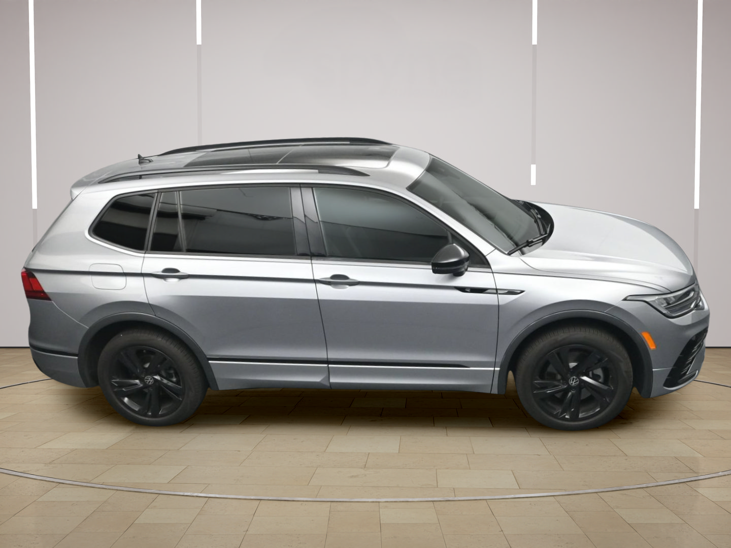 Used 2024 Volkswagen Tiguan SE R-Line FWD image 34