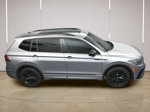 Used 2024 Volkswagen Tiguan SE R-Line FWD image 34