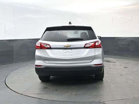 Used 2020 Chevrolet Equinox LS w/ LS Convenience Package FWD image 4