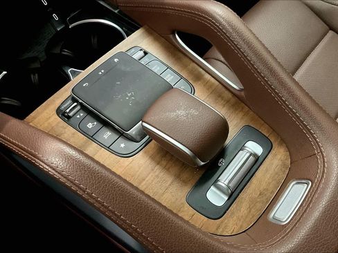 Used 2024 Mercedes-Benz GLS 450 4MATIC image 38