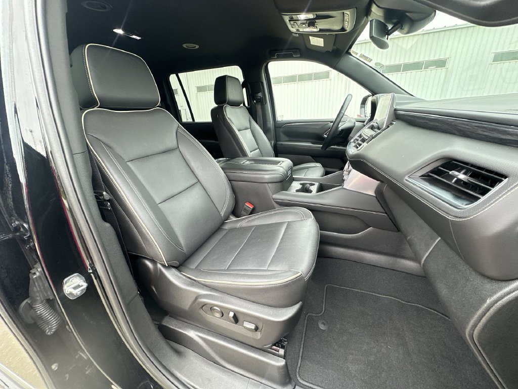 Certified 2024 GMC Yukon XL SLT w/ SLT Luxury Package AWD/4WD image 28
