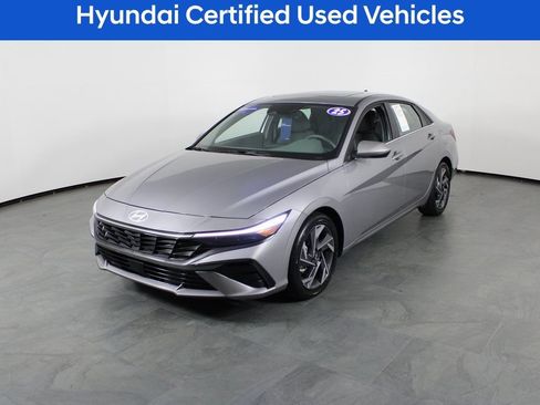 Certified 2025 Hyundai Elantra SEL image 2