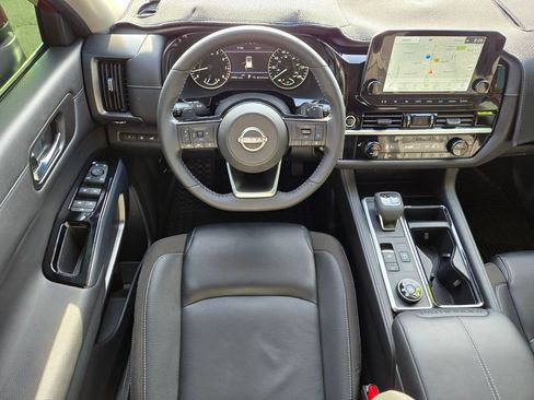 Certified 2024 Nissan Pathfinder SL image 16