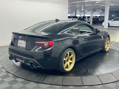 Used 2017 Toyota 86 RWD image 4