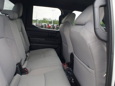 Used 2025 Toyota Tacoma SR5 AWD/4WD image 22