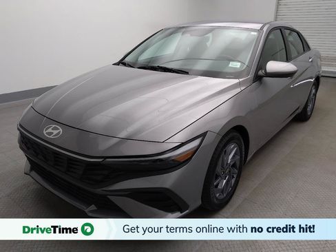 Used 2025 Hyundai Elantra Hybrid FWD image 1