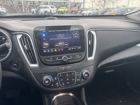 Used 2025 Chevrolet Malibu LT FWD image 13