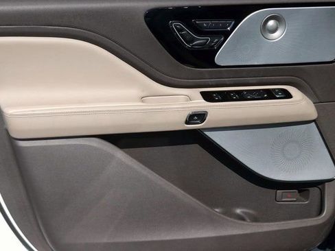 Used 2022 Lincoln Aviator Reserve w/ Equipment Group 201A image 10