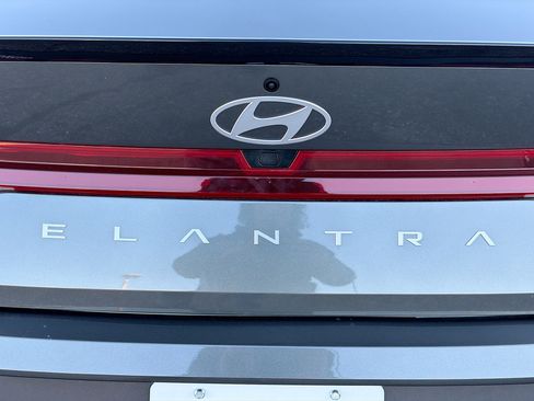 Used 2025 Hyundai Elantra Sport image 11