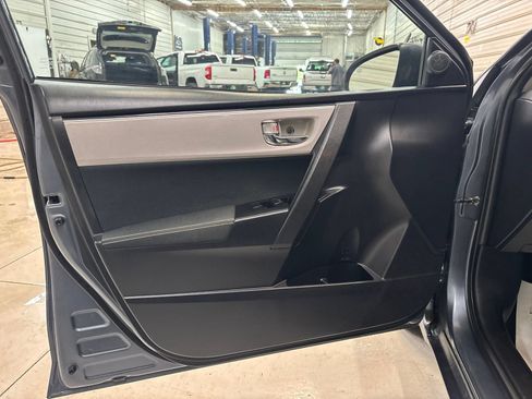 Used 2018 Toyota Corolla LE FWD image 9