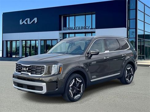 New 2025 Kia Telluride S image 3