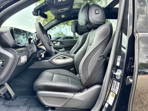 New 2026 Mercedes-Benz GLS 580 4MATIC image 3