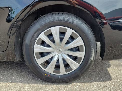 Used 2019 Toyota Camry SE image 5