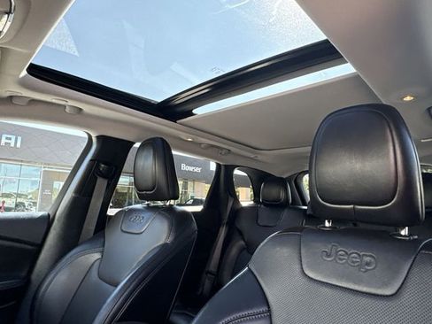 Used 2022 Jeep Cherokee Limited image 14