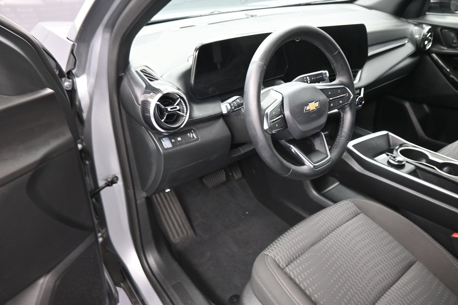 Used 2026 Chevrolet Equinox LT FWD image 12