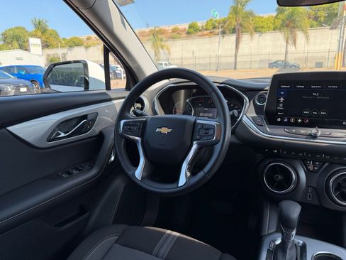 Used 2025 Chevrolet Blazer LT image 34