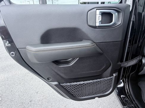 Used 2026 Jeep Wrangler Unlimited Sahara AWD/4WD image 30