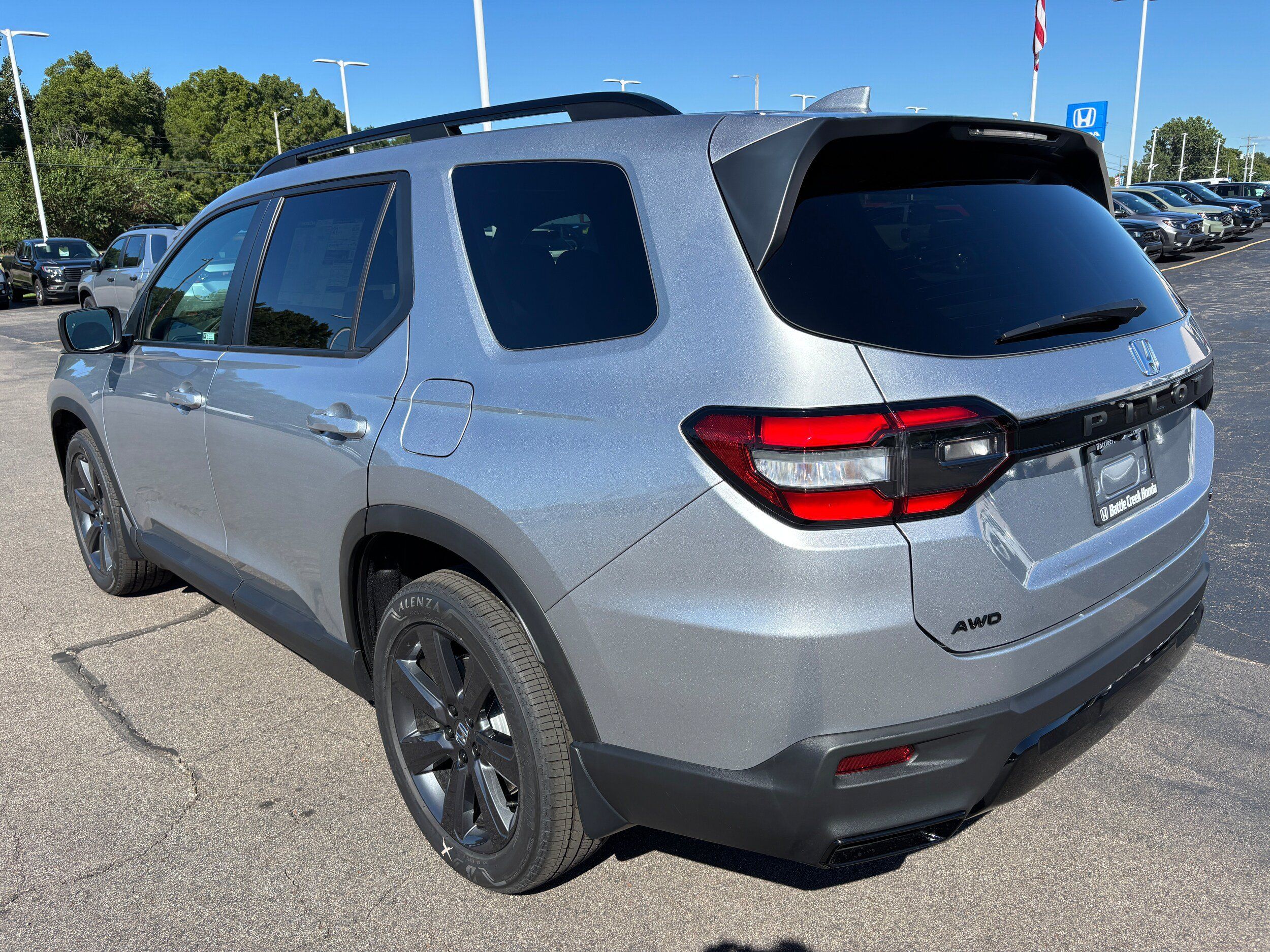 New 2026 Honda Pilot Sport image 8