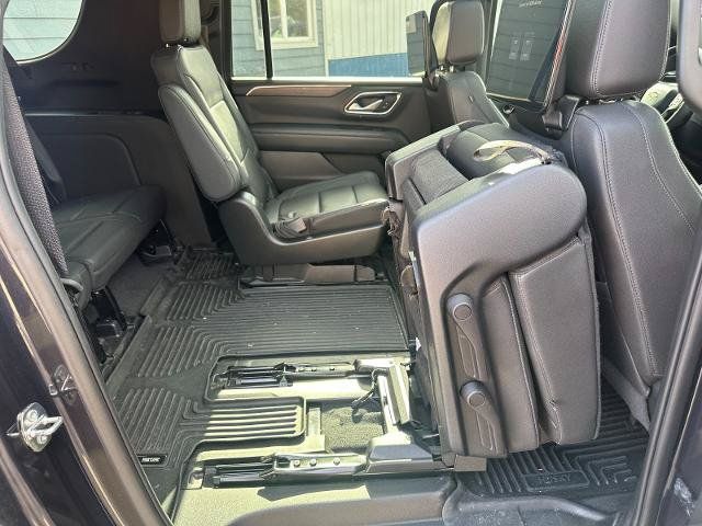 Used 2023 Chevrolet Suburban LT w/ Luxury Package AWD/4WD image 17