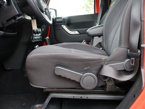 Used 2013 Jeep Wrangler Unlimited Sahara w/ Connectivity Group AWD/4WD image 26