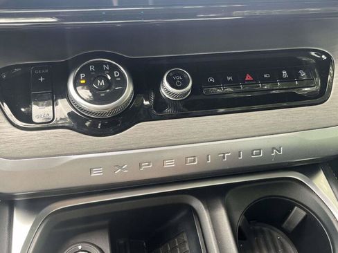 Used 2025 Ford Expedition Platinum AWD/4WD image 33