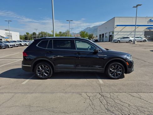 Used 2022 Volkswagen Tiguan SE AWD/4WD image 2