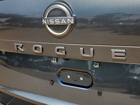 Used 2026 Nissan Rogue SV FWD image 9