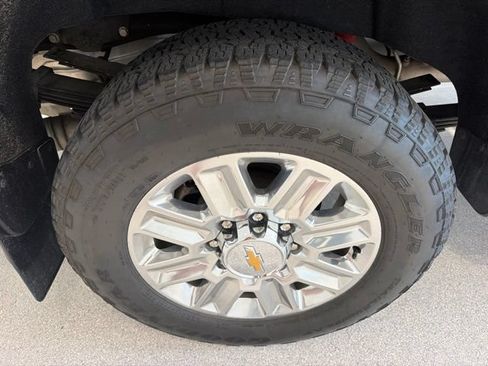 Used 2023 Chevrolet Silverado 3500 High Country w/ Z71 Off-Road Package AWD/4WD image 8