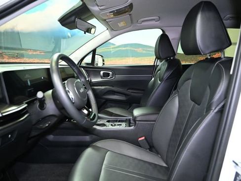 Used 2025 Kia Sorento S image 20