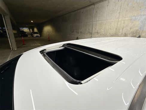 Used 2021 Toyota Sienna XSE image 22