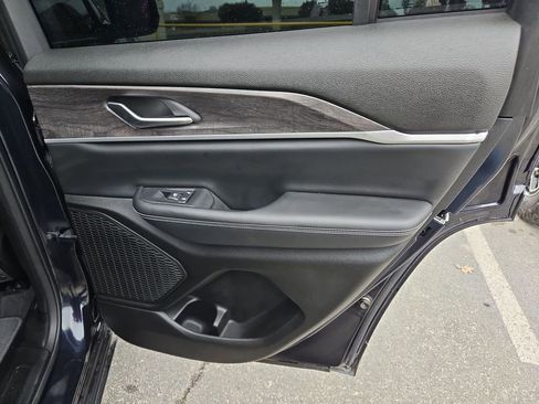 Used 2023 Jeep Grand Cherokee Limited image 27