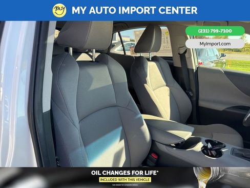 Used 2021 Toyota Venza LE image 29