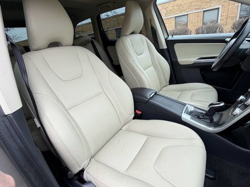 Used 2016 Volvo XC60 T6 AWD/4WD image 12